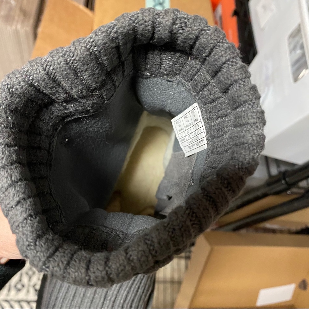 Ugg • Classic Logo Boots - Picture 9 of 9